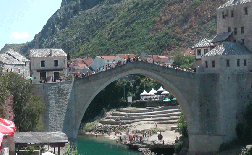 محدوده پل قدیمی در شهر تاریخی موستار، بوسنی و هرزگووین