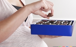 چرا زنان باردار باید شکلات بخورند
