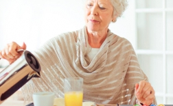 مواد غذایی لازم برای افراد مسن