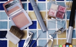 چگونه لوازم آرایشی را تمیز کنیم
