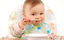 راهنمای تغذیه کودک: به کودک در یک سالگی چه غذایی بدهیم؟ شروع غذای جامد 