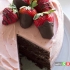 کیک قلبی شکلاتی و توت فرنگی