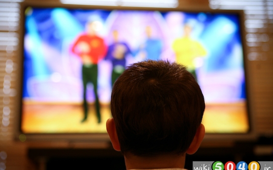 چگونه اعتیاد به تلویزیون کودک را از بین ببریم